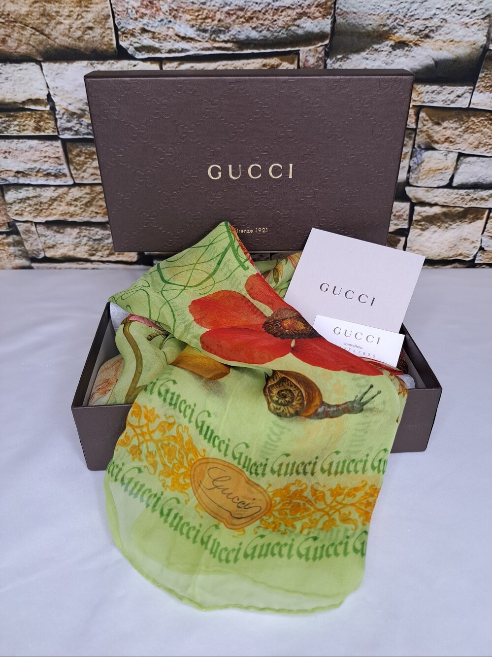 GUCCI SILK SCARF Red Poppy & Snail Motif GIFT BOX SIGNATURE SET w/Tissue Paper